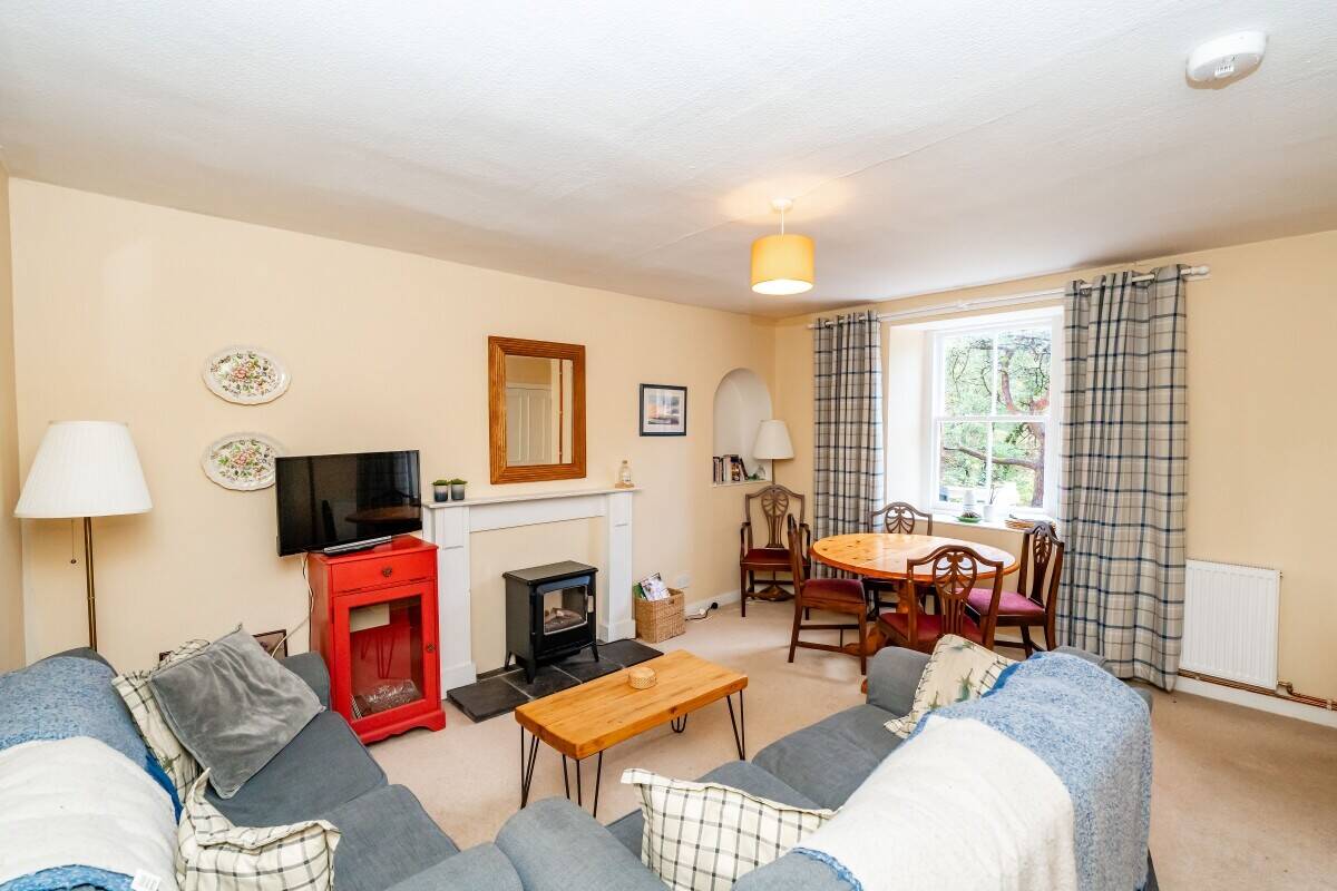 Outstanding Riverside Pub and Self Catering Cottage in the Heart of Malt Whisky Country (ref 1777)
