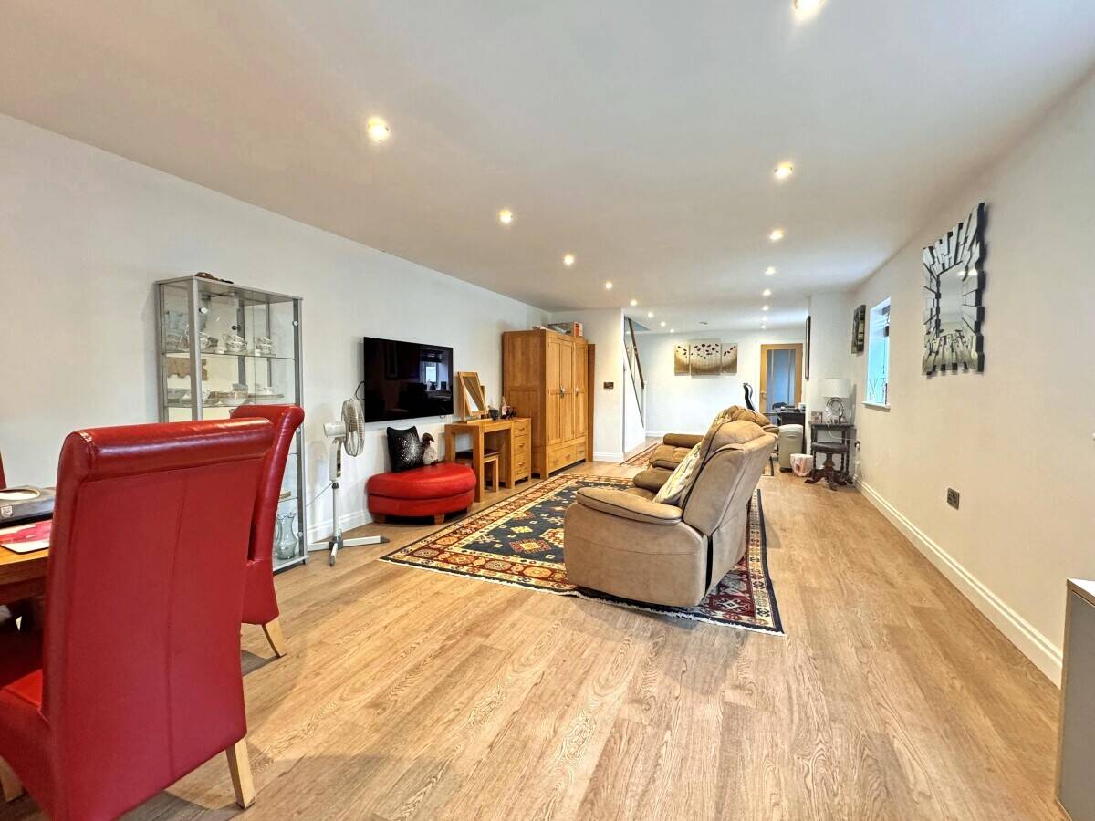NORTH YORKSHIRE - VILLAGE PUB AND NEWLY BUILT 2 BEDROOM COTTAGE Photo 8