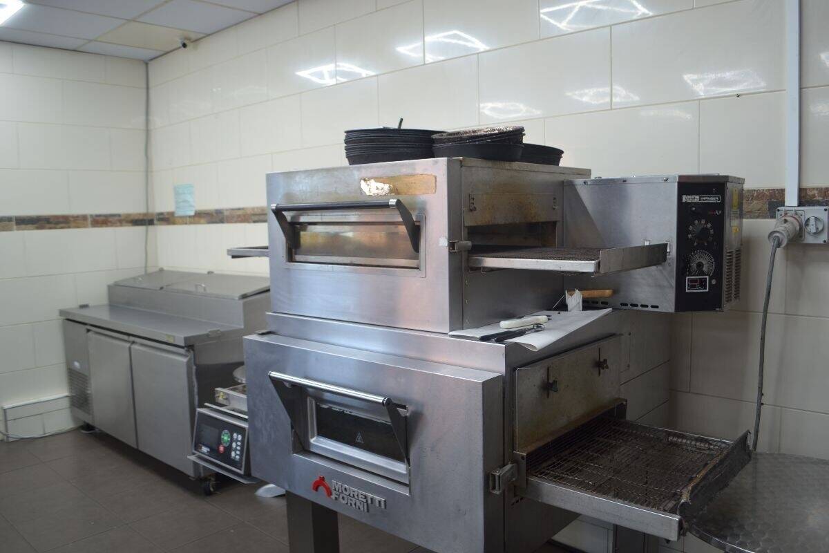 Thriving and Highly Profitable Fish & Chip Shop Generating £8,000 Weekly Turnover Photo 8