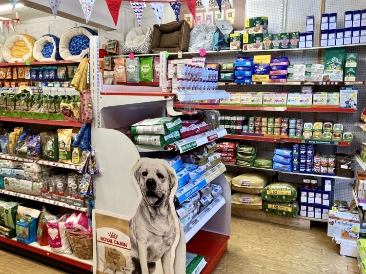 PET SUPPLIES & ACCESSORIES Photo 8