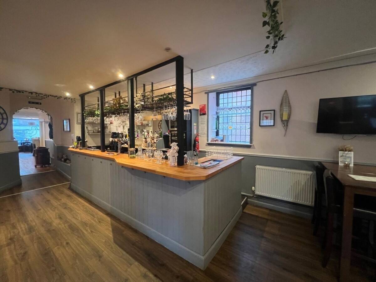 Exceptional licensed restaurant premises located in the desirable town of North Berwick (ref 1782)