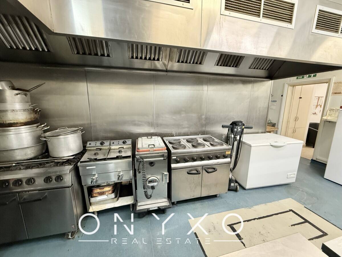 Fully Fitted Restaurant, Bar & Lounge TOLET in Northolt - Currently Closed Photo 8
