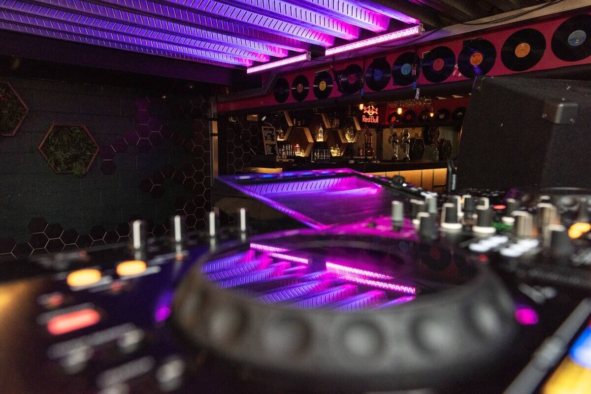 Fully-Equipped Late-Night Bar & Music Venue for Sale in Tooting Market Photo 8