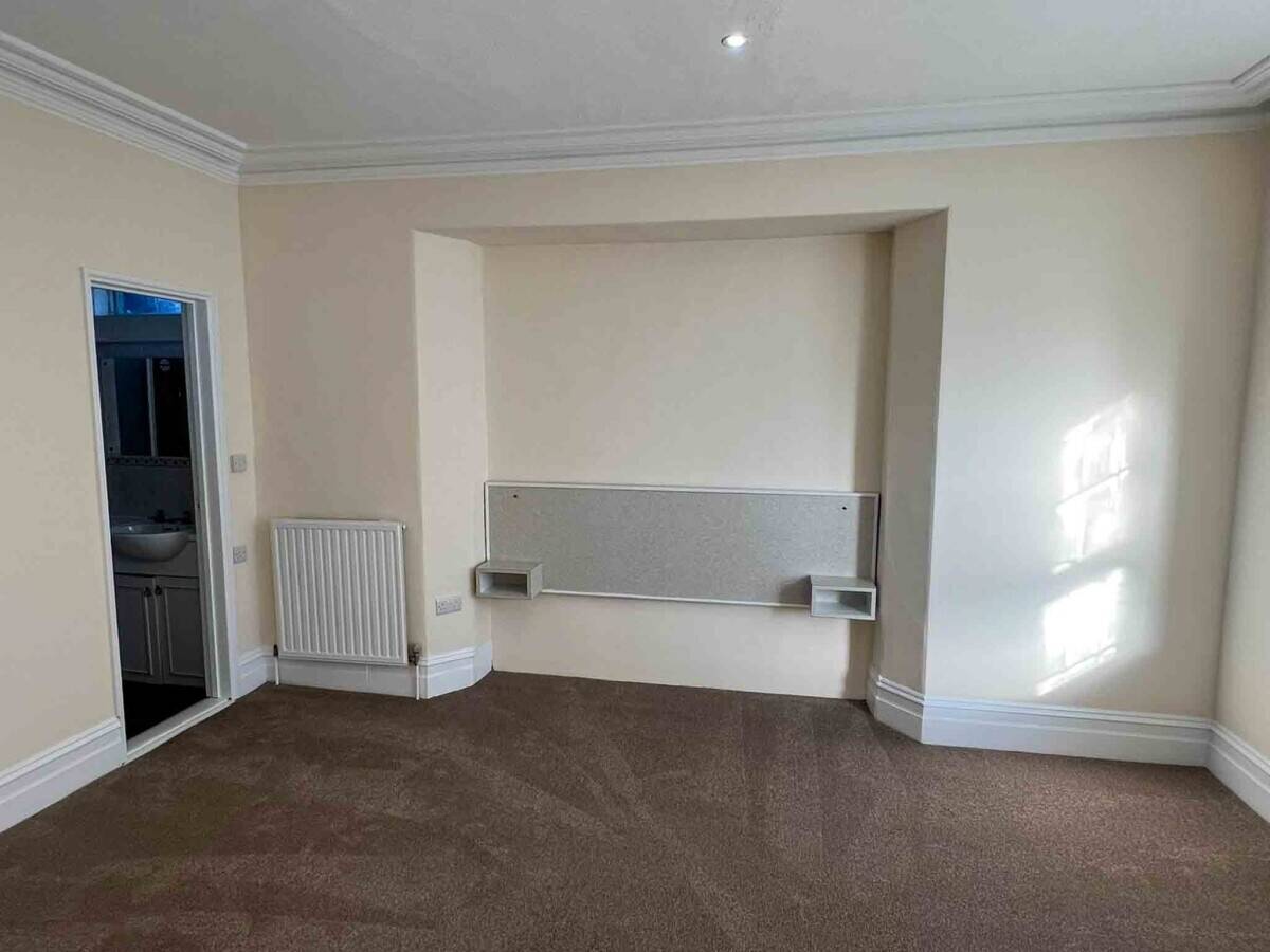 A Fantastic Turn-key Investment Property in Paignton For Sale Photo 8