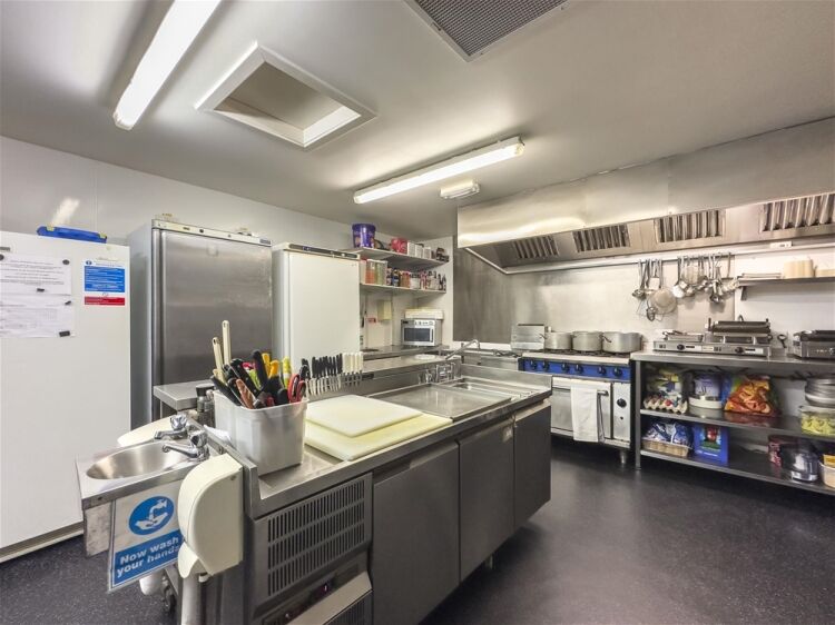 Vacant Coffee Shop for rent or sale in Buckie, Moray Photo 8