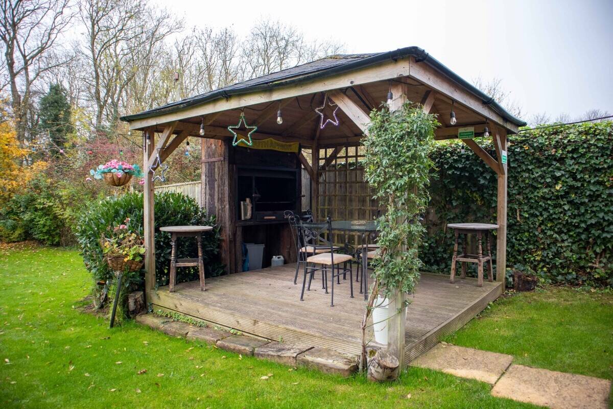 SUFFOLK - CHARMING COUNTRY RESTAURANT AND PUB