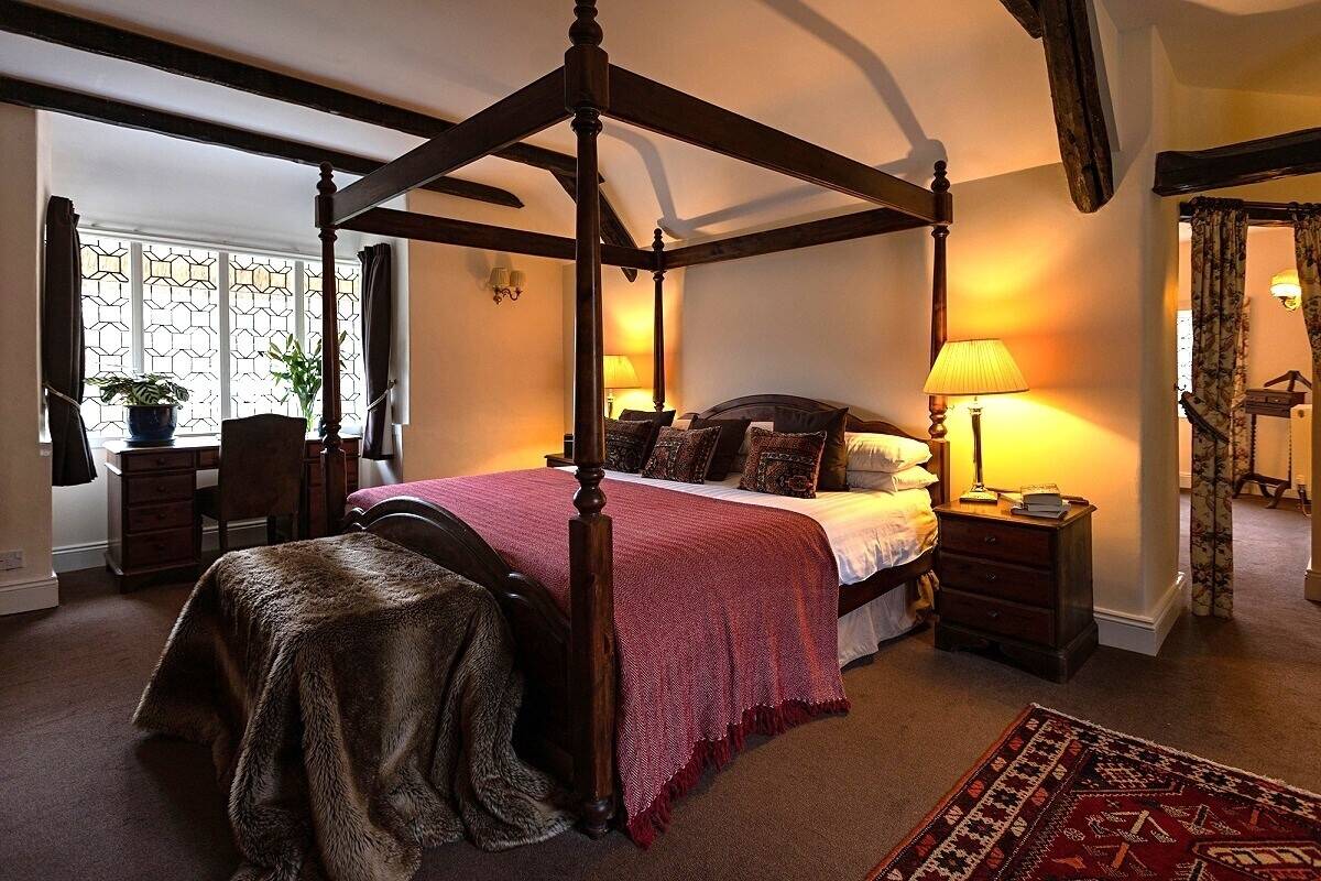 One Of The South West's Finest Country Inns With 10 Ensuite Letting Bedrooms & A Letting Apartment Photo 8