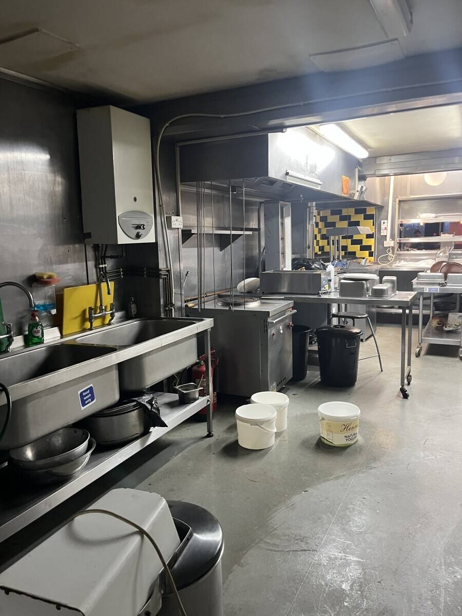Fully refurbished takeaway for sale Photo 9