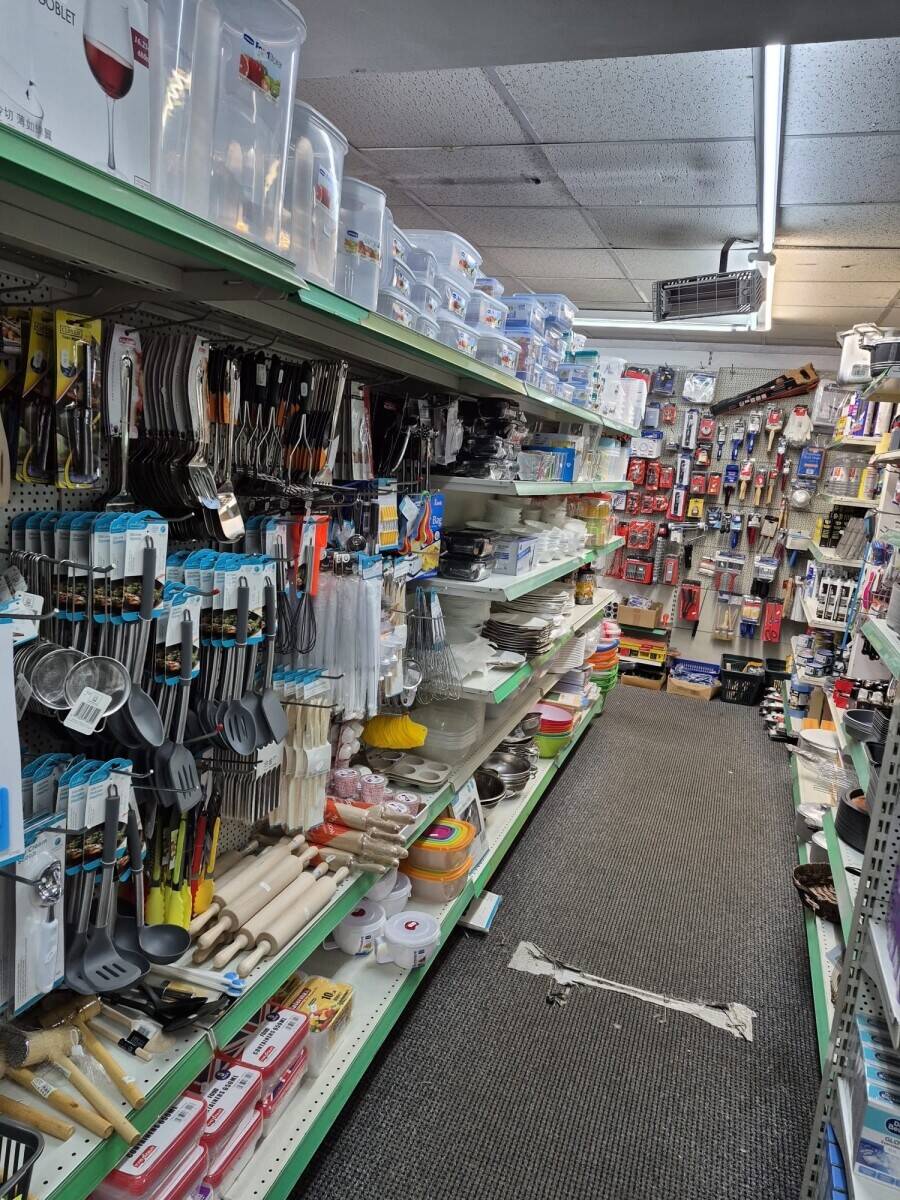 Retail business on a busy road near the university area Photo 7
