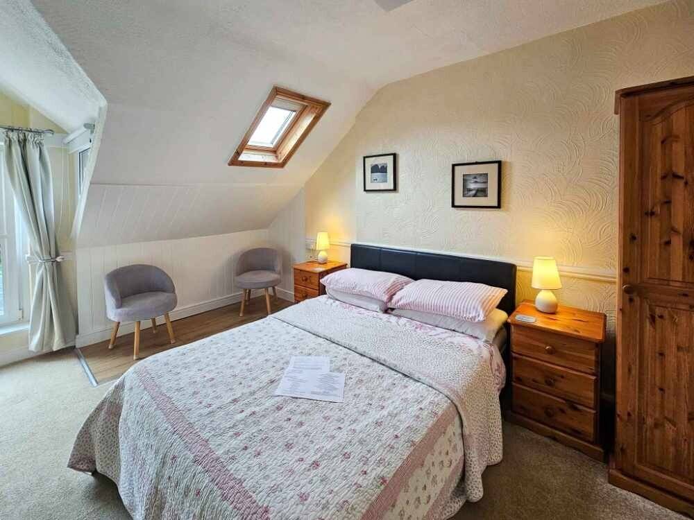 A Stunning Turn-Key Six-Bedroom Guest House Photo 8