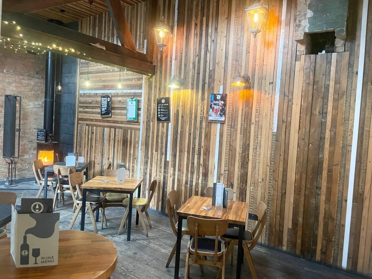 NORTHAMPTONSHIRE - THREE STOREY CHARACTER PUB AND RESTAURANT Photo 8