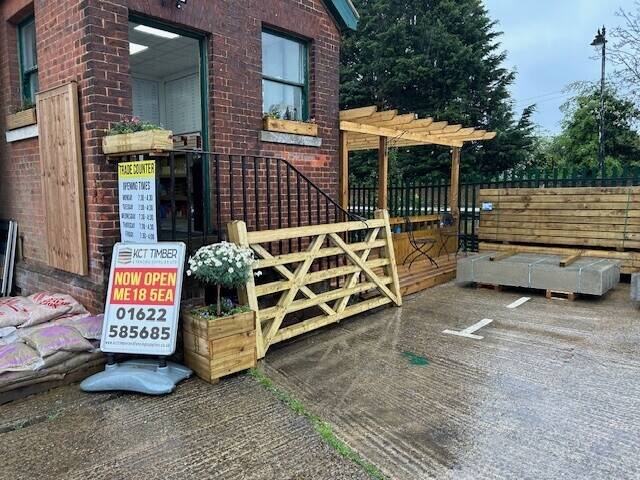 LEASEHOLD TIMBER & FENCING SUPPLIERS Photo 8
