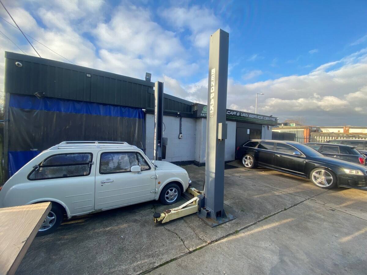 MECHANICS, WORKSHOP & RECOVERY BUSINESS WITH POTENTIAL MOT STATION - WITHAM, ESSEX