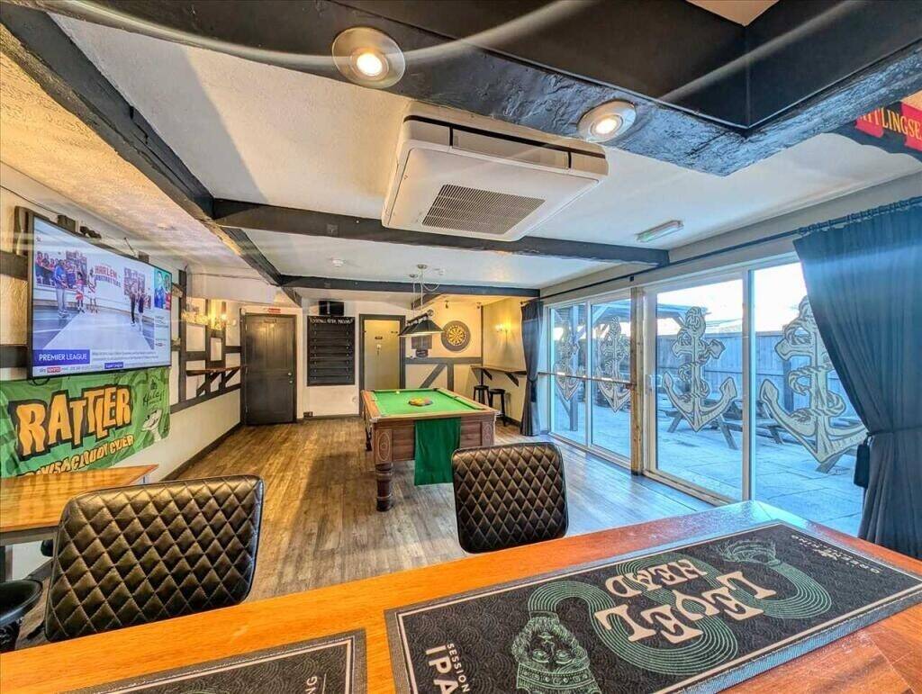 ESSEX - REFURBISHED FREEHOUSE WITH LETTING ROOMS FOR SALE