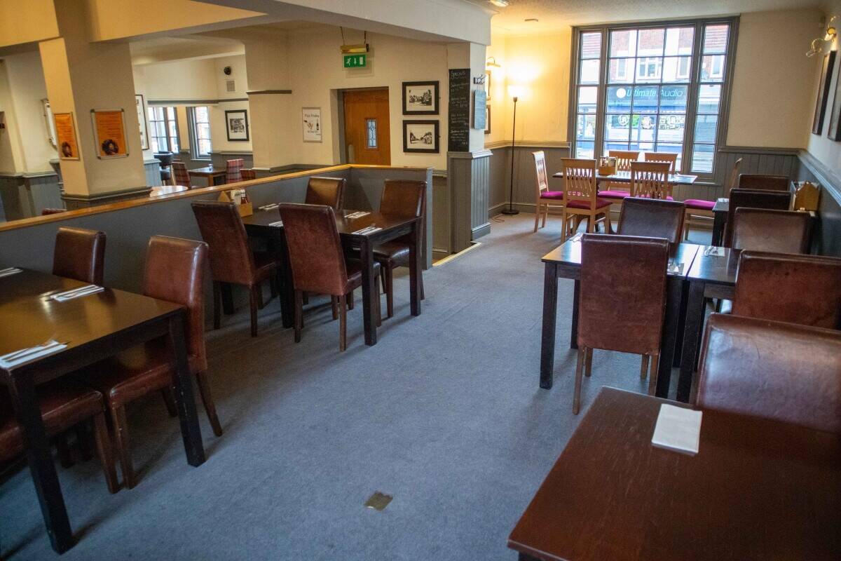 WEST WICKHAM, LONDON - SIZEABLE HIGH STREET PUB AND EATERY