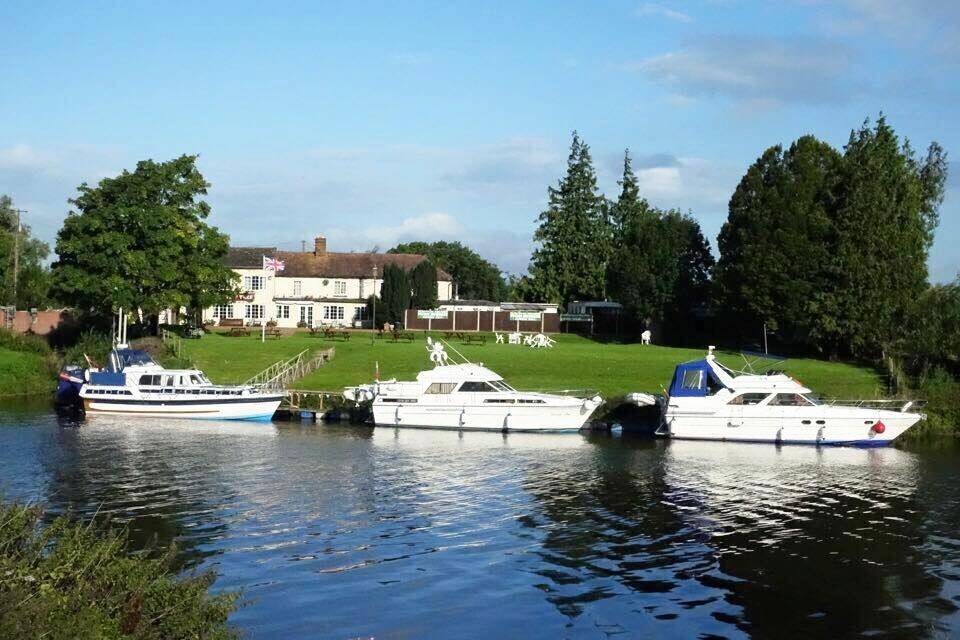 GLOUCESTERSHIRE – OUTSTANDING RIVERSIDE LOCATION GLOUCESTERSHIRE – OUTSTANDING RIVERSIDE LOCATION