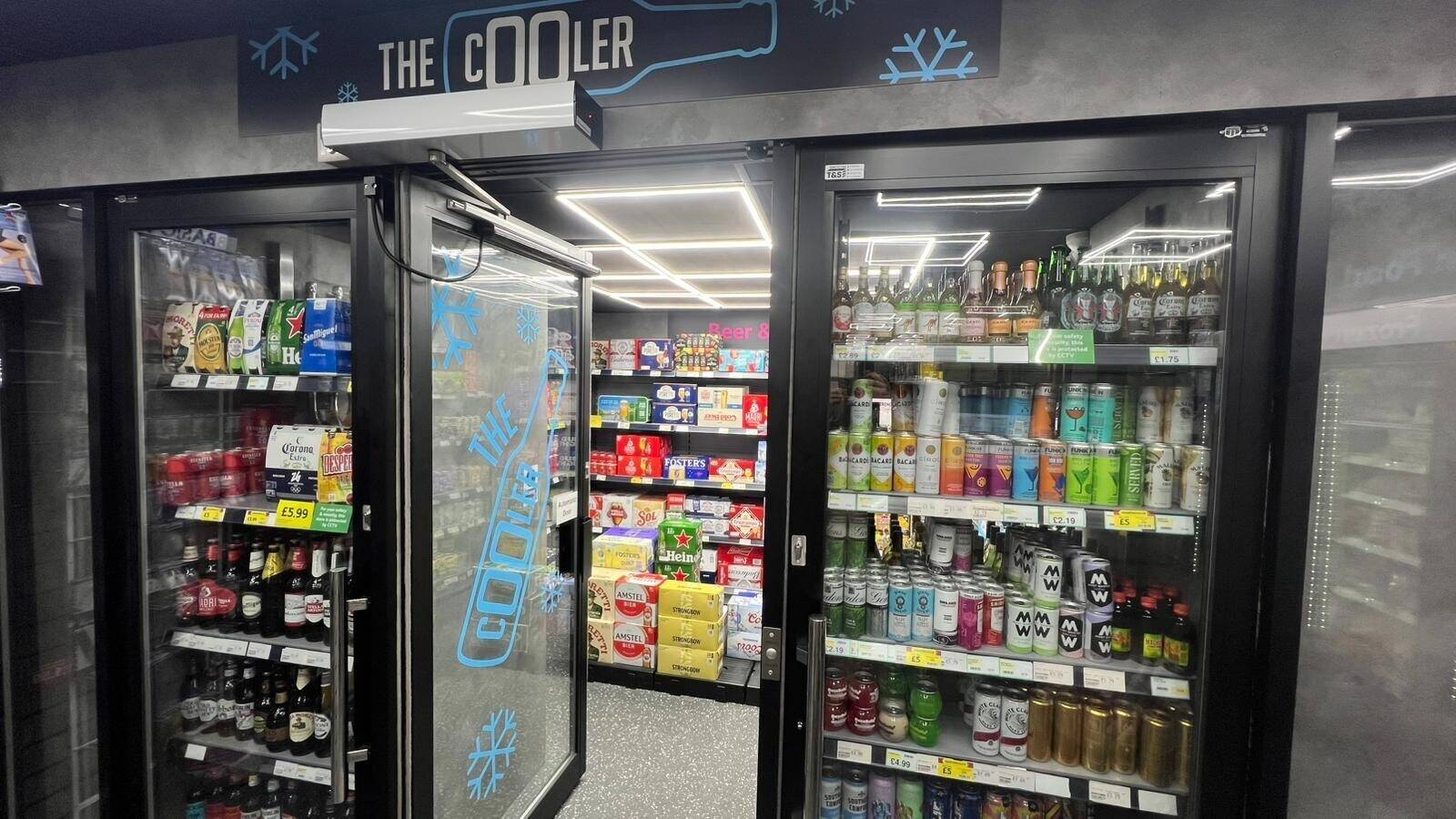 BRAND NEW BRANDED OFF - LICENSE STORE LEASE FOR SALE ONLY 28 MILES AWAY FROM LONDON Photo 8