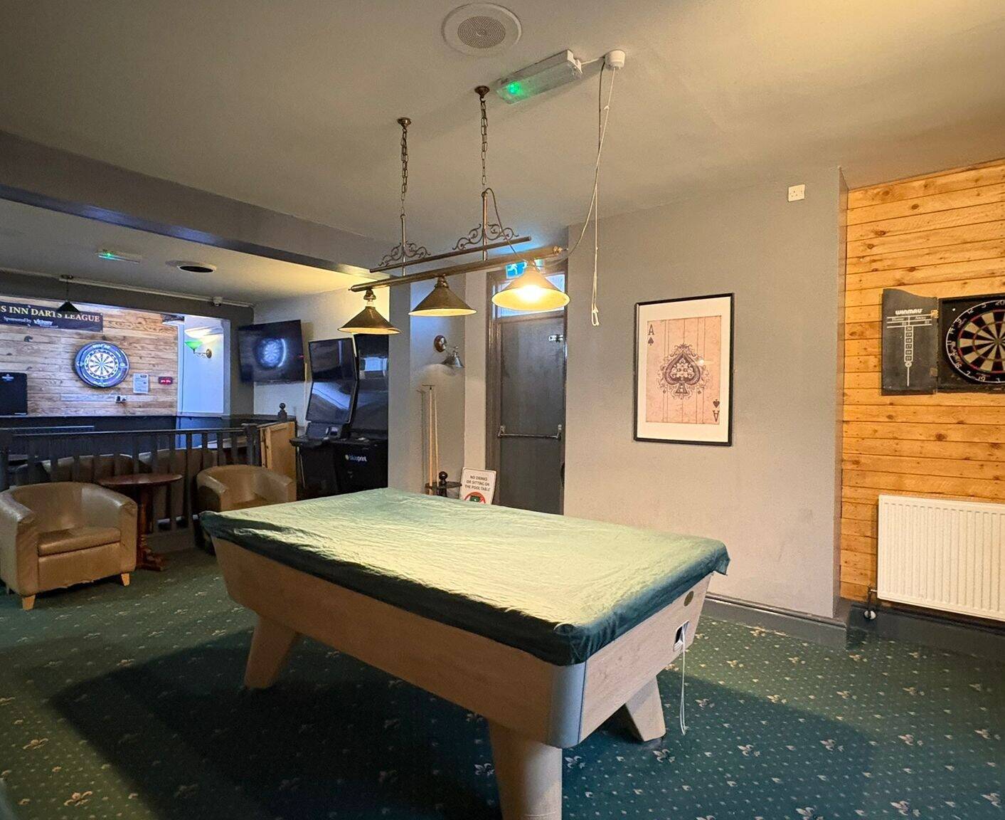 DERBYSHIRE - WET-LED RESIDENTIAL PUB WITH THREE LETTING BEDROOMS