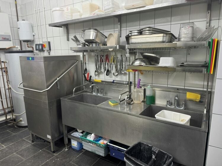 Fully Fitted Immaculate Fish & Chip Shop Takeaway