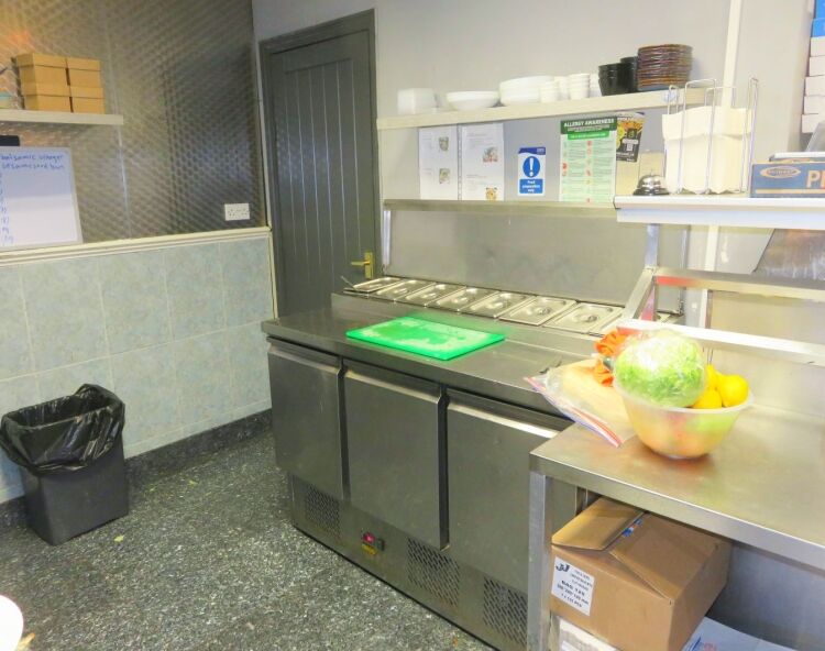 Well established Fish & chip shop with let rooms above producing £42,000 annual rent income in East Finchley Photo 8