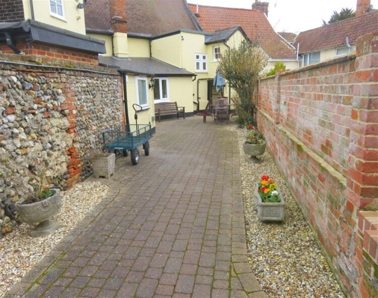 Grade II listed substantial freehold fish & chip shop with lovely family home in Suffolk. Photo 8