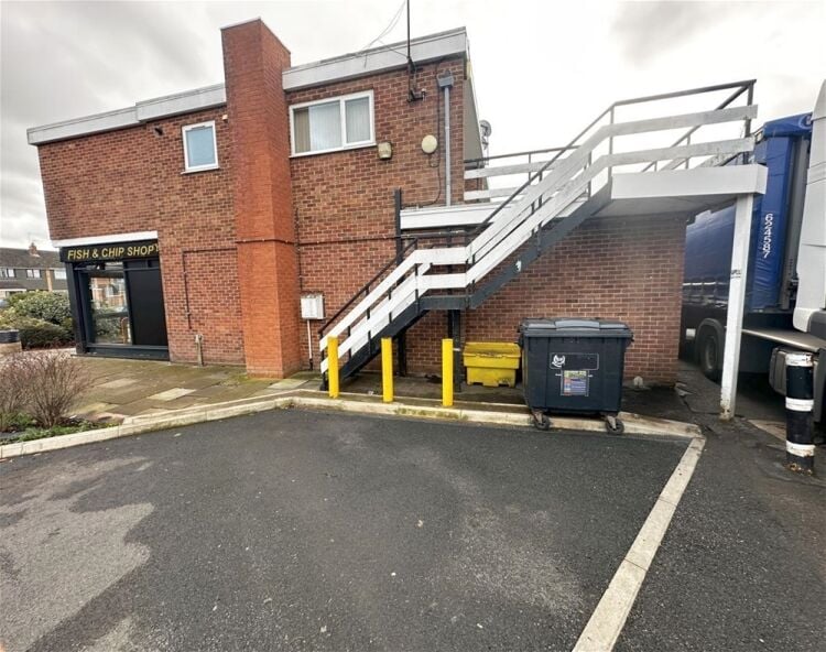 Refurbished corner fish & chip shop with let flat, Worcester