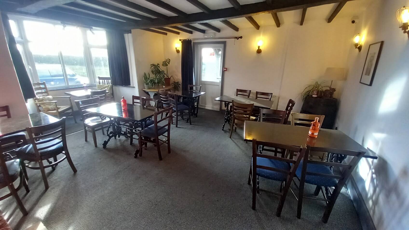 HEREFORDSHIRE - CHARACTER VILLAGE CENTRE PUBLIC HOUSE