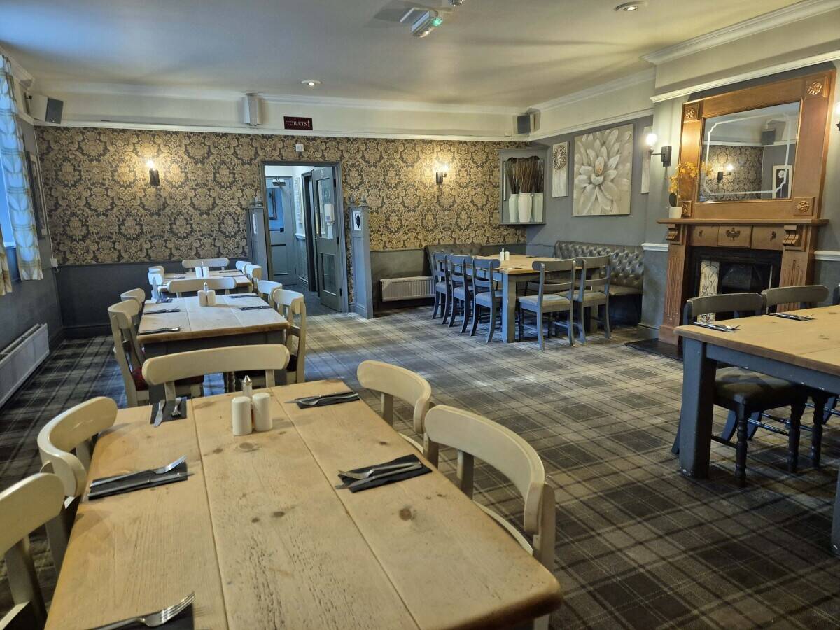 SOUTH LAKELAND – COSY BAR AND RESTAURANT IN CONVERTED STONE BARN Photo 8