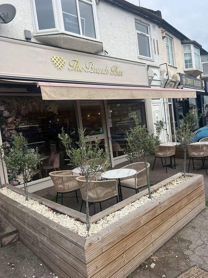 Charming Brunch Cafe for sale in Hornchurch London Photo 8