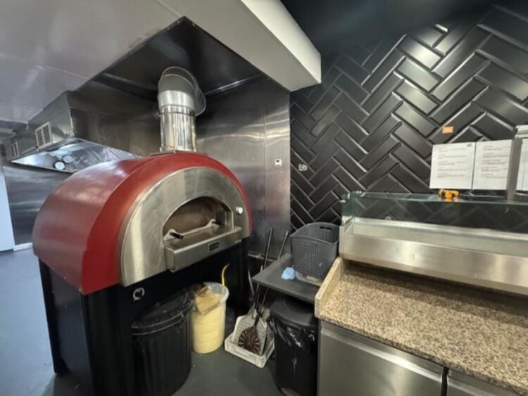 Leasehold Burger & Pizza Takeaway Located In Kingstanding, Birmingham Photo 8