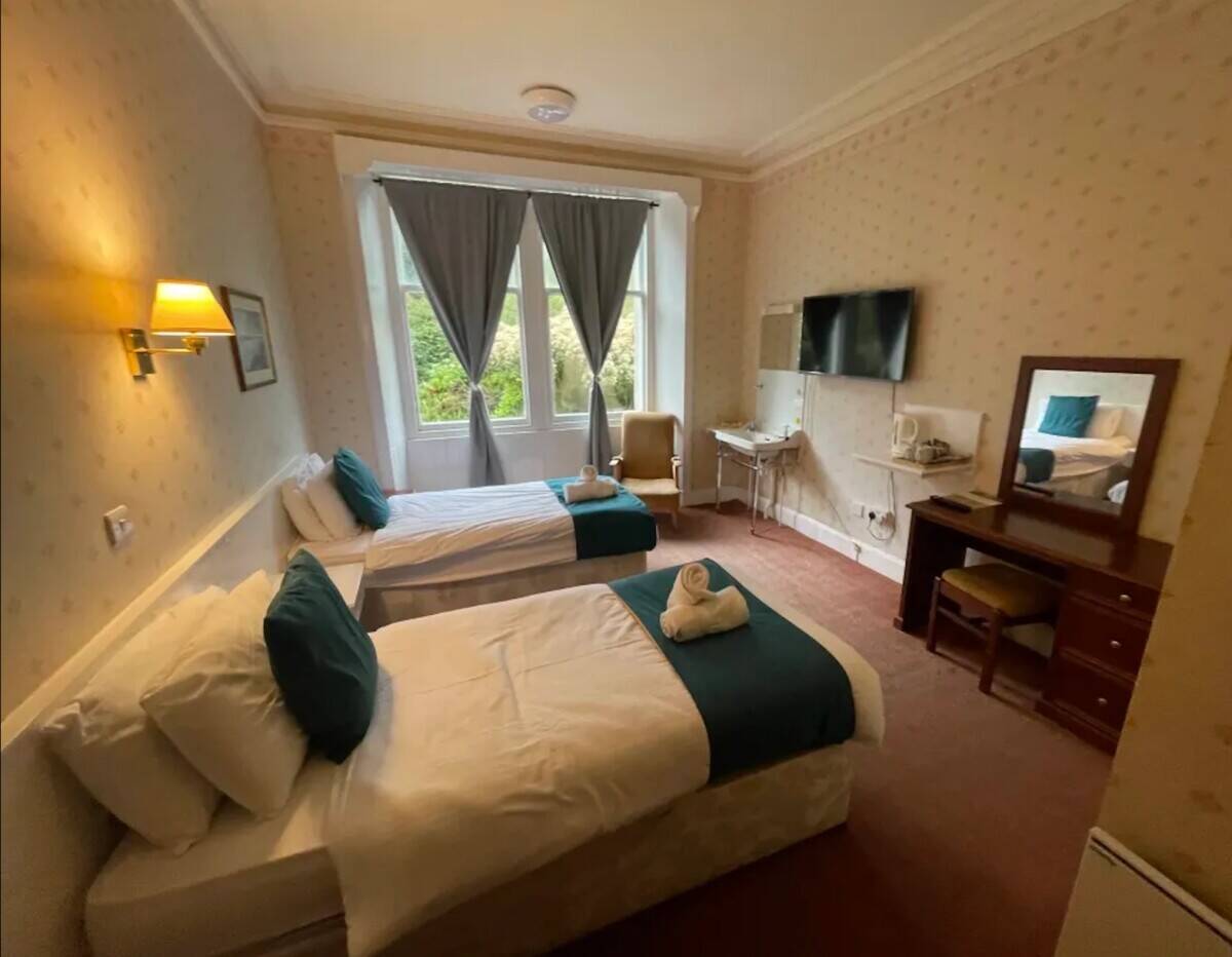 ORKNEY ISLANDS - ICONIC 42 EN SUITE BEDROOM HOTEL Photo 8