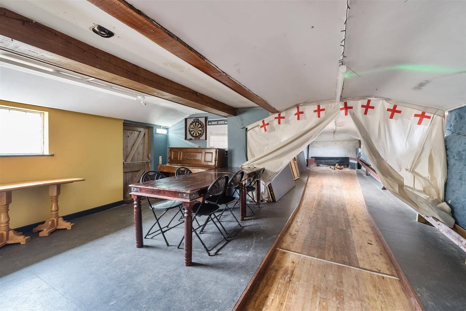 Thatched Dorset Country Freehouse With 3 Bedroom Accommodation, Near Bridport