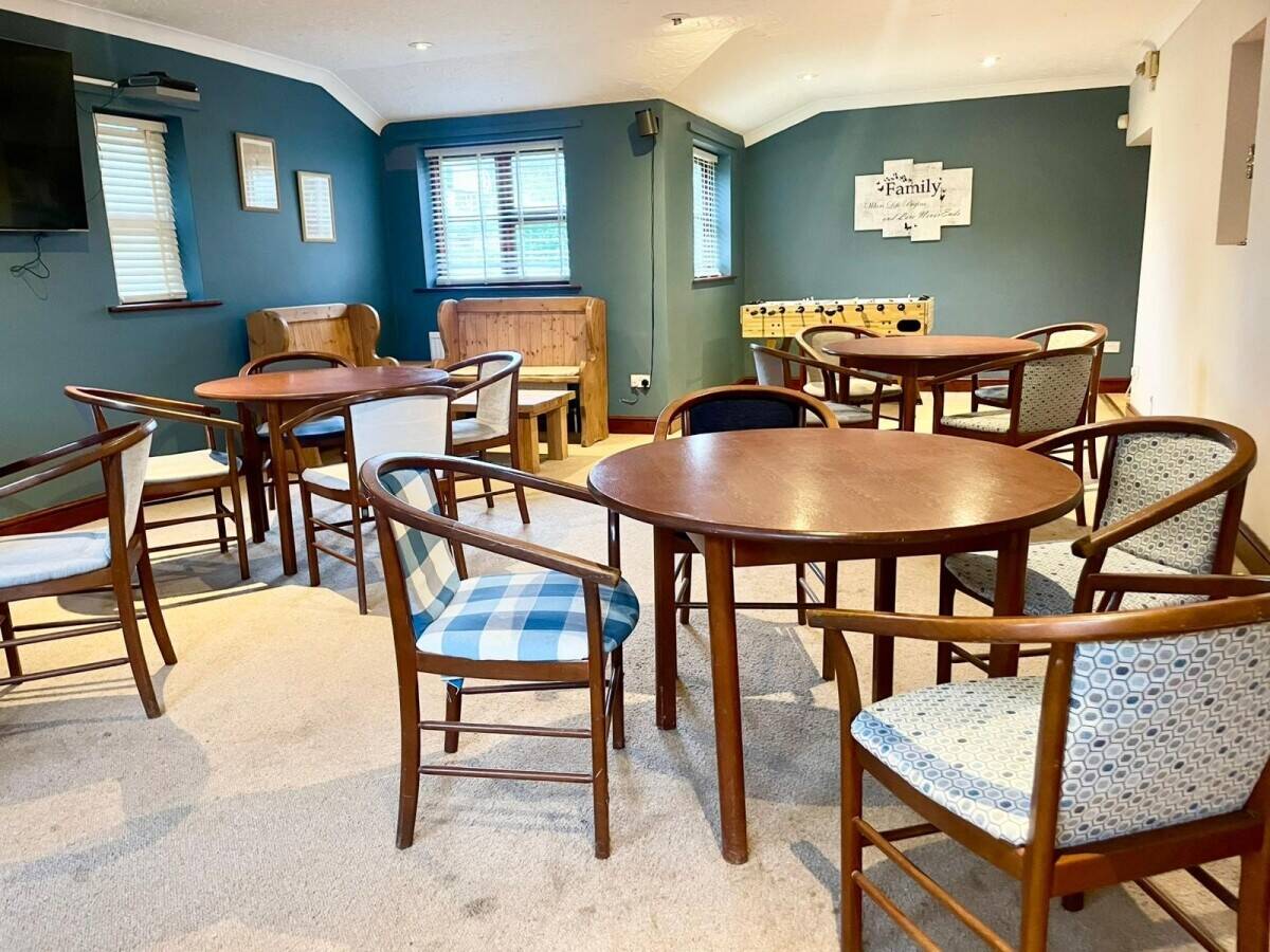 NORFOLK - 4 BEDROOM FOOD-LED PUB WITH LARGE BEER GARDEN AND CAR PARK