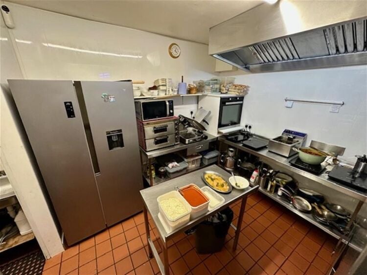 LEASEHOLD
LIC. ITALIAN CAFE/DELI RESTAURANT