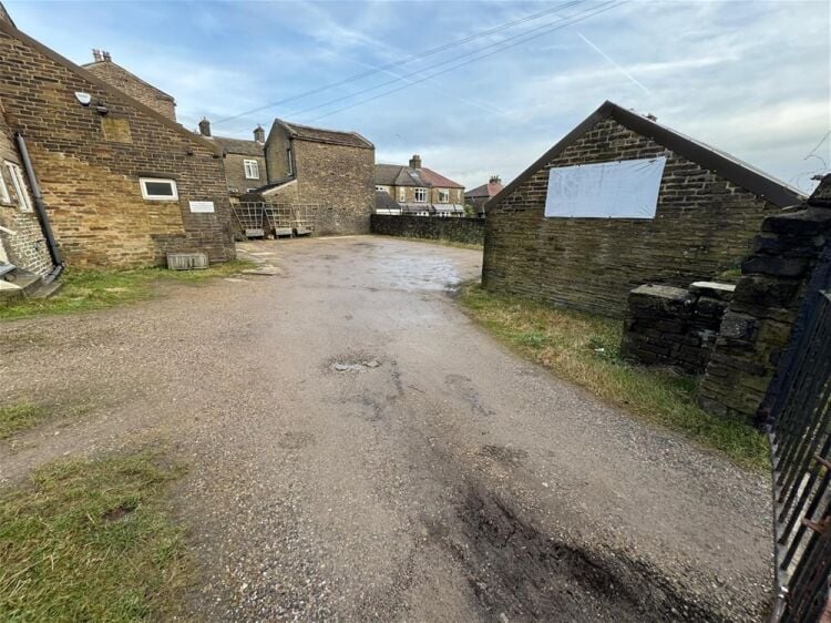 Vacant Unit For Sale in Bradford