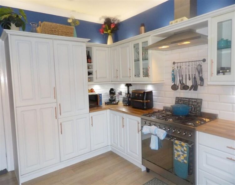 Freehold fish & chip shop with duplex apartment, Cleckheaton