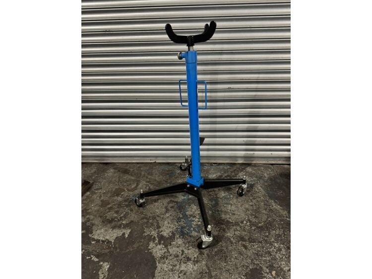 Fully Equipped Independent Garage with Expansion Potential