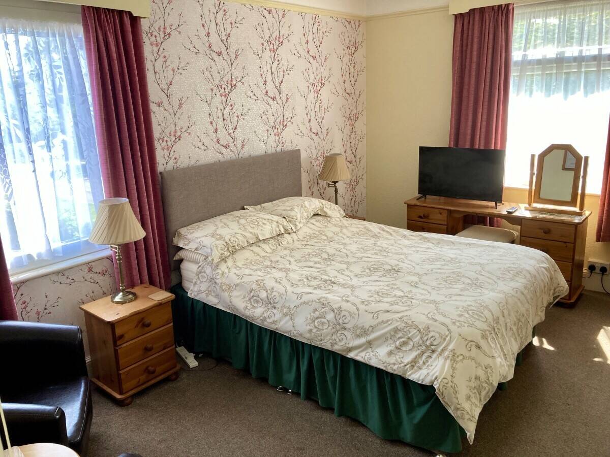 LICENSED TEAROOM/RESTAURANT AND BED & BREAKFAST