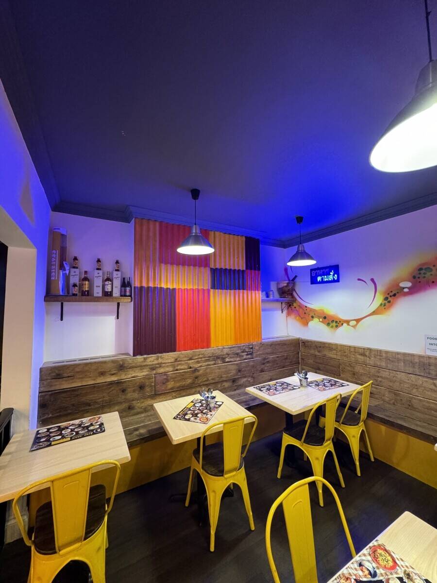 Town centre restaurant & takeaway for sale