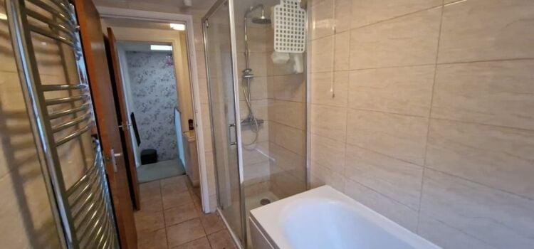 Freehold Town Centre Store with 3-Bed Flat | Scunthorpe Photo 8