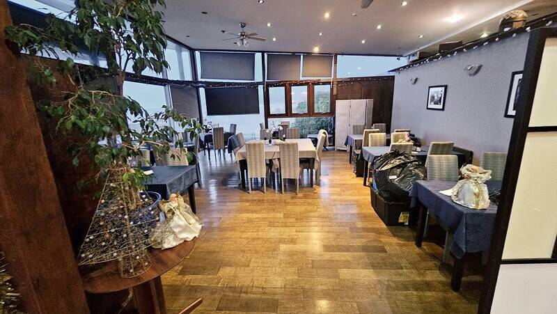 Seafront bistro and bar on the Isle of Arran with spectacular beach front location and views. Photo 8