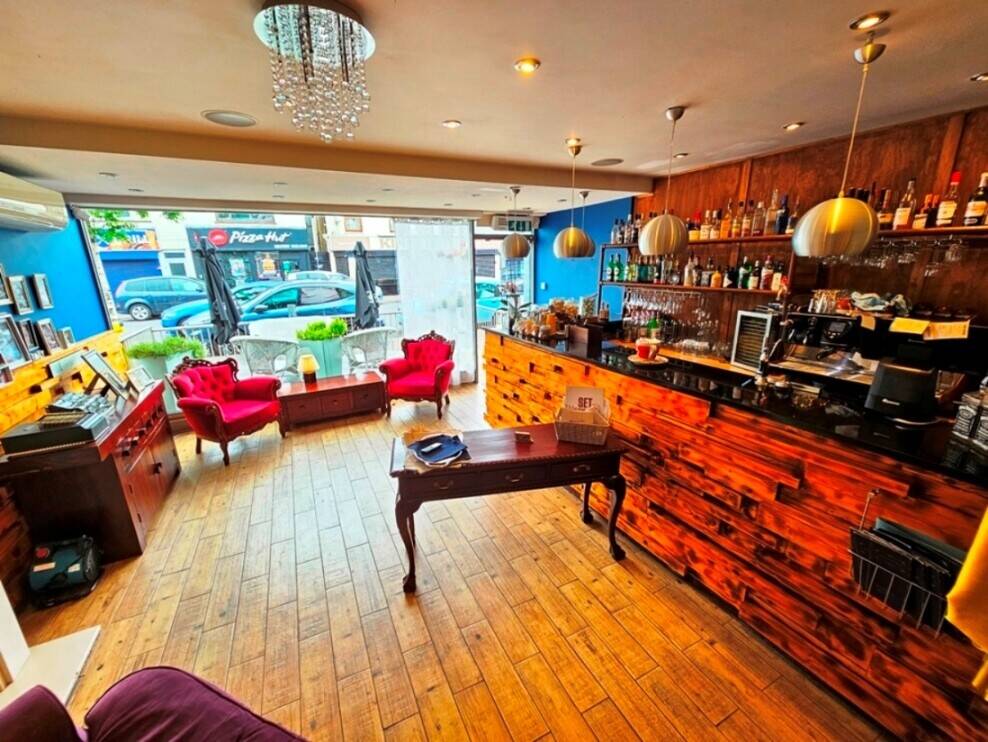 SUPERBLY FITTED 90-COVER RESTAURANT FOR SALE IN SOUTHEND-ON-SEA, ESSEX