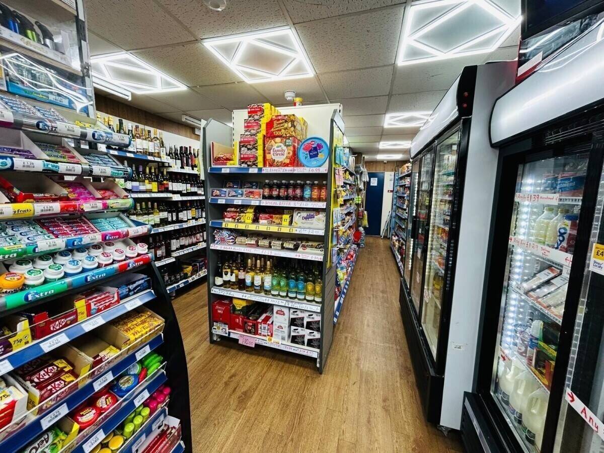 High street Off licence for sale Photo 8