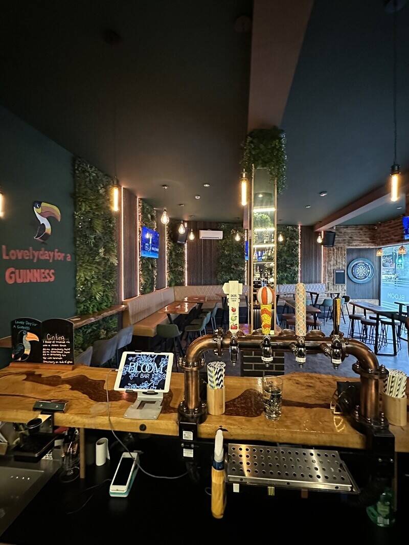 Well-Established And Popular Bar Business Photo 7