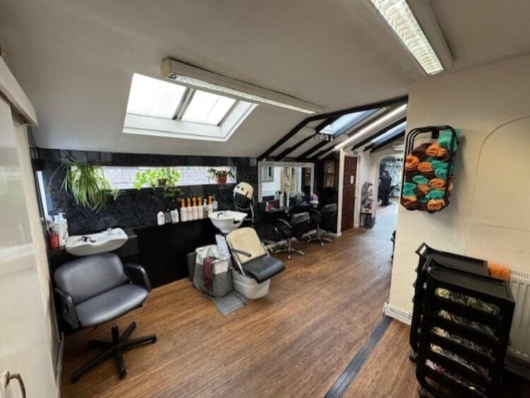 Leasehold Unisex Hair Salon Located In Kingswinford Photo 8