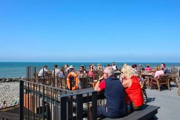 CEREDIGION – ICONIC BEACHSIDE PUB