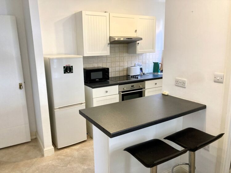 INVESTMENT PROPERTY OPPORTUNITY WITH ACCOMMODATION OR RETAIL PREMISES