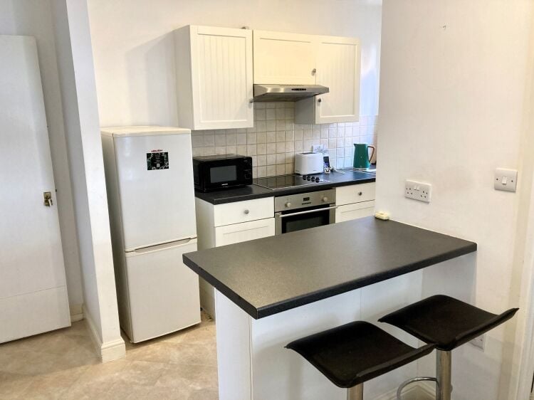 INVESTMENT PROPERTY OPPORTUNITY WITH ACCOMMODATION OR RETAIL PREMISES Photo 8