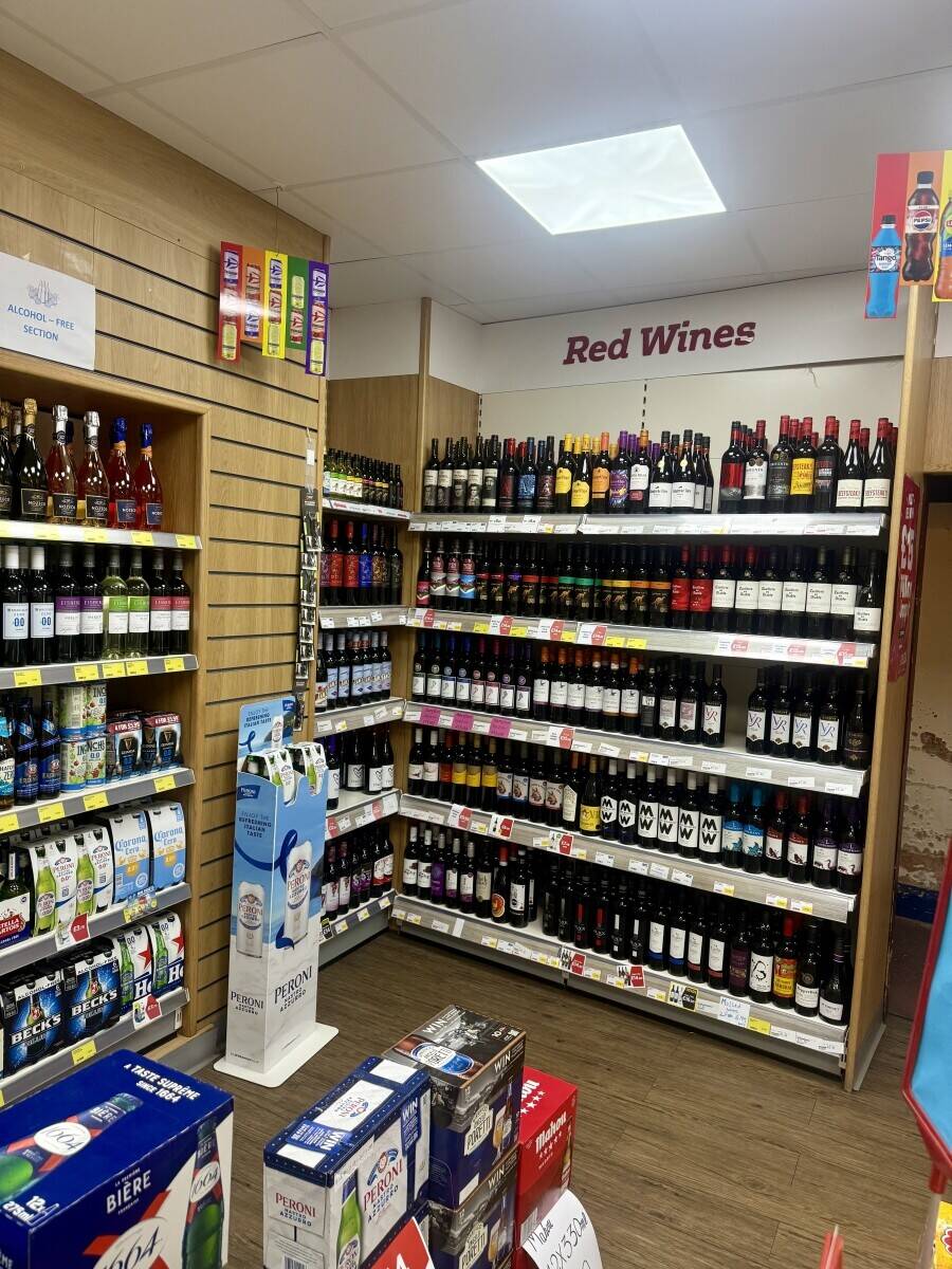 Busy off licence shop for sale Photo 8