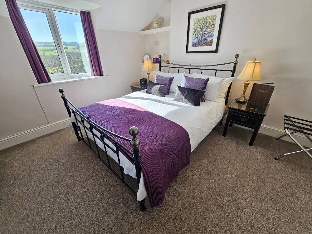 Exceptional Country House Bed & Breakfast With 8 Luxurious Letting Rooms & Spectacular Views